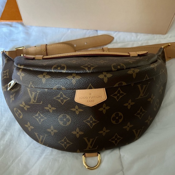 ❌SOLD!!!❌ Louis Vuitton Bumbag - Picture 2 of 16